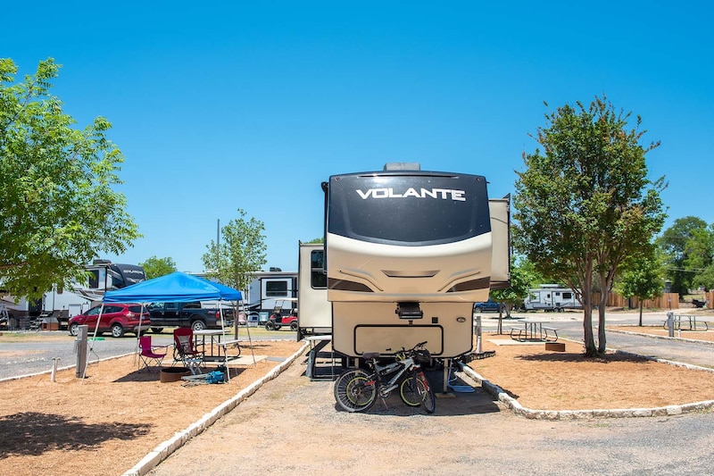 Premium Pull-Thru RV Sites-5